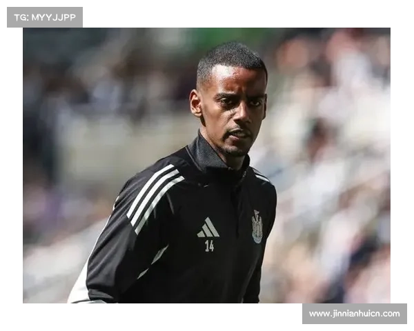 阿森纳登顶概率领先星空体育深度解析英超冠军新格局变化 阿森纳登顶概率领先星空体育深度解析英超冠军新格局变化